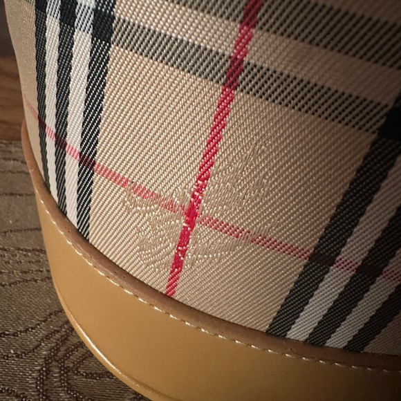 Iconic Designer Plaid Bucket Shoulder Bag with Attached Wallet Perfect NEW - Picture 8 of 16